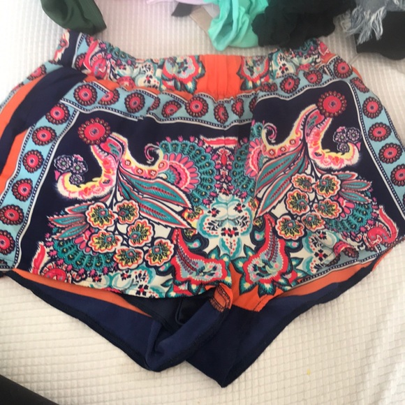 Patterned Shorts - Picture 3 of 3